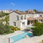 Mason Mit Beheiztem Pool Und Mini-wellness By Interhome Vikendica