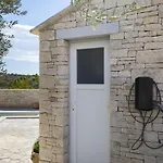Mason Mit Beheiztem Pool Und Mini-wellness By Interhome Vikendica