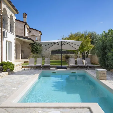 Mason Mit Beheiztem Pool Und Mini-wellness By Interhome Vikendica Rovinjsko Selo