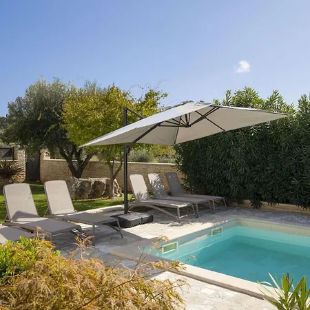 Mason Mit Beheiztem Pool Und Mini-wellness By Interhome