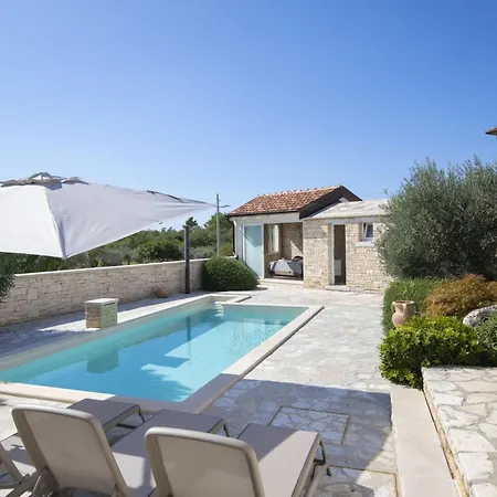 Mason Mit Beheiztem Pool Und Mini-wellness By Interhome Vikendica *