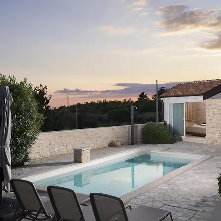 Mason Mit Beheiztem Pool Und Mini-wellness By Interhome Rovinjsko Selo