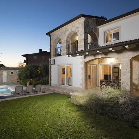 Mason Mit Beheiztem Pool Und Mini-wellness By Interhome