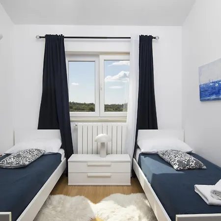 Vikendica Mason Mit Beheiztem Pool Und Mini-wellness By Interhome *