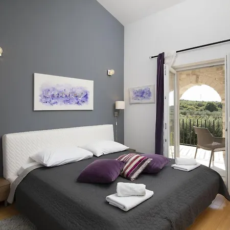 Vakantiehuis Mason Mit Beheiztem Pool Und Mini-wellness By Interhome