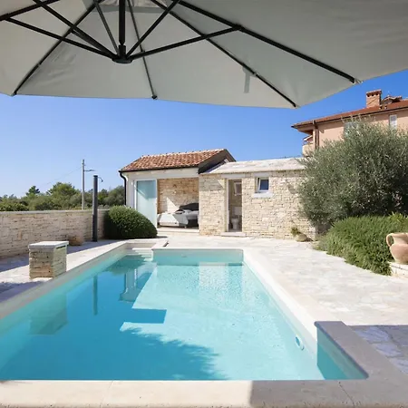 Mason Mit Beheiztem Pool Und Mini-wellness By Interhome