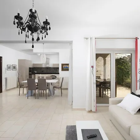 Mason Mit Beheiztem Pool Und Mini-wellness By Interhome Vakantiehuis