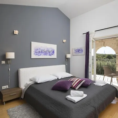 Mason Mit Beheiztem Pool Und Mini-wellness By Interhome *