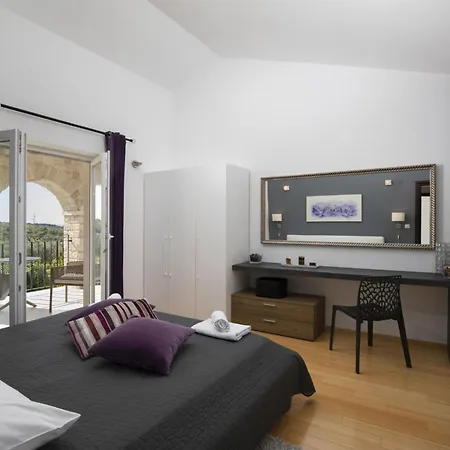 Vakantiehuis Mason Mit Beheiztem Pool Und Mini-wellness By Interhome