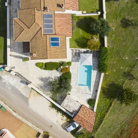 Vakantiehuis Mason Mit Beheiztem Pool Und Mini-wellness By Interhome